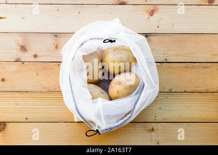 Patate in satchet shopping Foto Stock