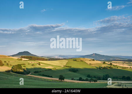 Vista sul paesaggio vulcanico Hegau, Germania Foto Stock