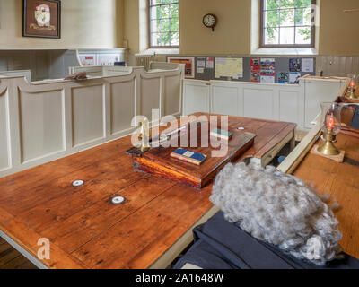 Interno dell'Aula a Ripon Courthouse Museum Ripon North Yorkshire, Inghilterra Foto Stock