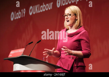Il Centro di Brighton, Brighton, Regno Unito. 24Sep, 2019. Hon Rebecca lunga Bailey MP, l'ombra del Segretario di Stato per gli affari di energia e di strategia industriale risolve il partito laburista conferenza autunnale Martedì 24 Settembre 2019 presso il Centro di Brighton e Brighton. Foto di credito: Julie Edwards/Alamy Live News Foto Stock