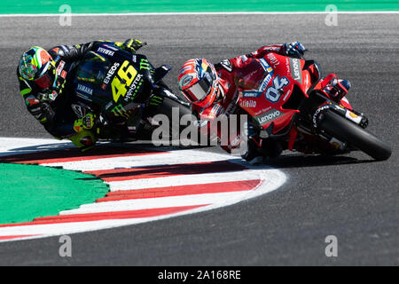 L'Italia. Xiv Sep, 2019. Valentino Rossi, italiano della MotoGP numero 46 (con uno speciale casco celebrativo per Misano) per Yamaha Monster Team - Andrea Dovizioso, pilota italiano numero 04 per il Team Ducati in MotoGP (foto di Lorenzo Di Cola/Pacific Stampa) Credito: Pacific Press Agency/Alamy Live News Foto Stock