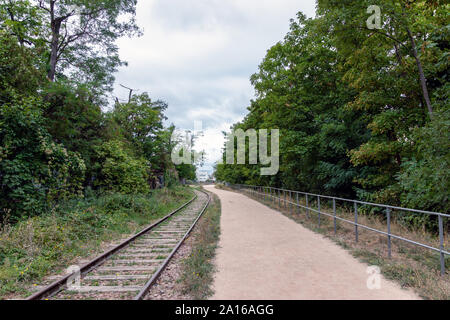 Vecchia ferrovia della Petite Ceinture a Parigi Foto Stock