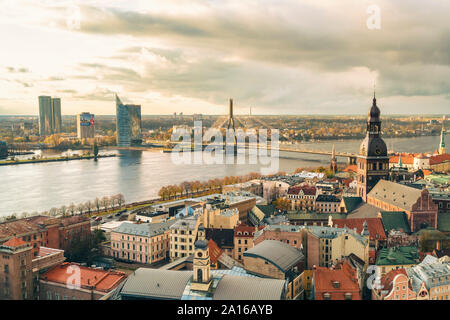 Vista della città dall'alto, Riga, Lettonia Foto Stock