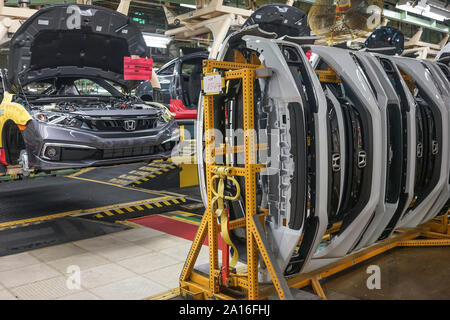 Linea di montaggio di produzione di civica e SUV vetture alla Honda fabbrica in Alliston, Ontario, Canada, America del Nord Foto Stock