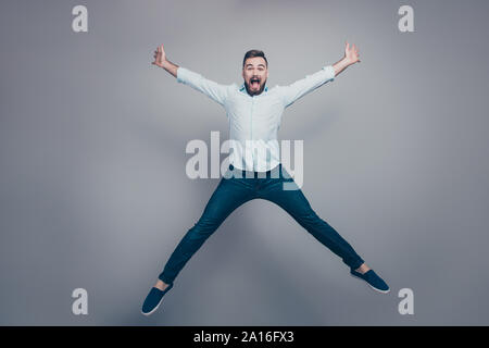 Per tutta la lunghezza del corpo di dimensioni studio foto ritratto di allegro felice pos Foto Stock