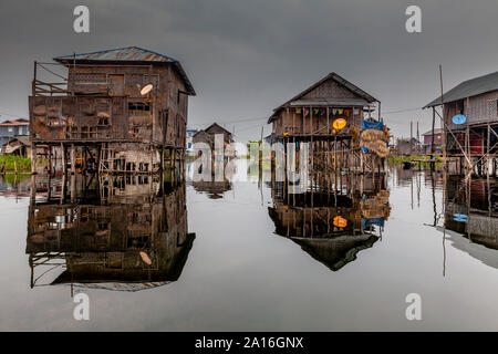 Villaggio Nampan, Lago Inle, Stato Shan, Myanmar. Foto Stock