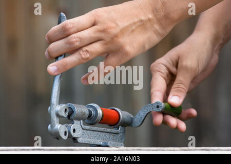 Cartuccia di ricarica dal guscio shotgun reloader, primo piano Foto Stock