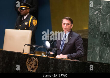 New York, New York, Stati Uniti d'America. 24Sep, 2019. NOVA YORK, UCE, 24.09.2019 - ONU-UCE - Jair Bolsonaro presidente da RepÃºblica do Brasil fala duranti abertura da 74Âª Assembleia Geral da OrganizaçÃ£o das NaçÃµes Unidas (ONU) em Nova York nos Estados Unidos nesta Terça-Feira, 24. Credito: William Volcov/ZUMA filo/Alamy Live News Foto Stock