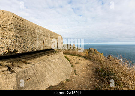 La seconda guerra mondiale tedesco MP4 L'angolo della torre di osservazione in Guernsey Foto Stock