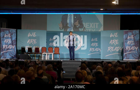 Parte presidente Richard Tice parla durante il Partito Brexit conferenza a Newport, Galles, settembre 2019. Foto Stock