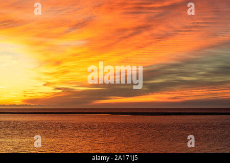 Tramonto sull'oceano, Cape Cod, Massachusetts, STATI UNITI D'AMERICA Foto Stock