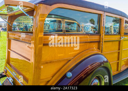 Un 1937 Chevrolet Woodie sul display del XIX Woodies annuale presso la spiaggia auto show di Santa Barbara in California. Foto Stock