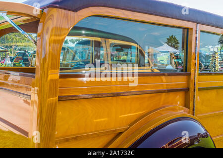 Un 1937 Chevrolet Woodie sul display del XIX Woodies annuale presso la spiaggia auto show di Santa Barbara in California. Foto Stock