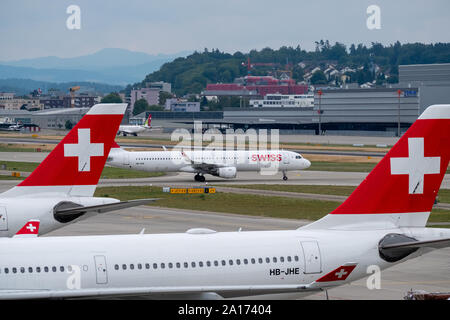 Zurigo, Svizzera - Luglio 19, 2018: aeroporto di Zurigo costruzione paesaggio esterno a tempo di giorno Foto Stock