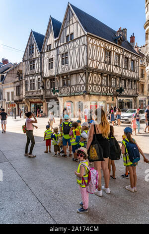 In stile Tudor architettura in Rue de Liberte a Digione, classe scolastica, Côte-d'Or, Borgogna Franca Contea (Borgogna), Francia, Europa Foto Stock