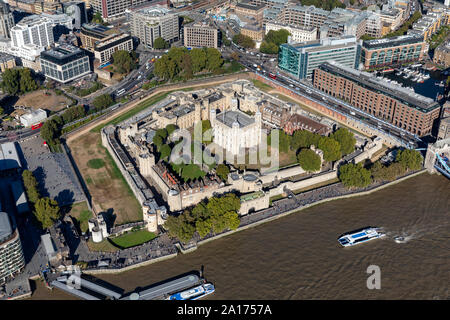 Settembre 2019, Inghilterra, Londra, Torre di Londra Foto aerea. Foto Stock