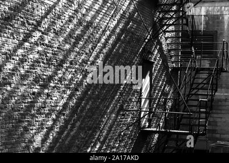 Ombre di fire escape Foto Stock