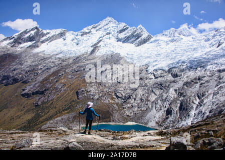 La vista dalla punta europea passano sul Santa Cruz trek, Cordillera Blanca, Ancash, Perù Foto Stock