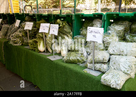 Verdi e la Veg in vendita chicago cibi freschi di mercato degli agricoltori di chicago, illinois, Stati Uniti d'America Foto Stock