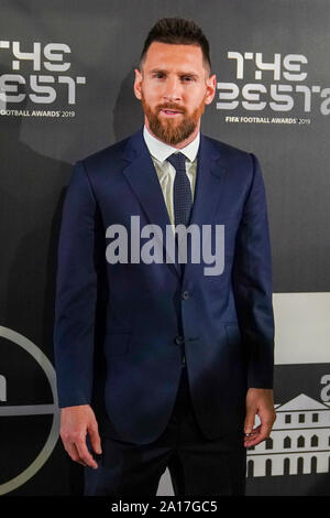 Milano, Italia - 23 settembre: Lionel Messi - lettore dal FC Barcelona - camminare sulla moquette verde durante il miglior FIFA Football Awards 2019 al Foto Stock