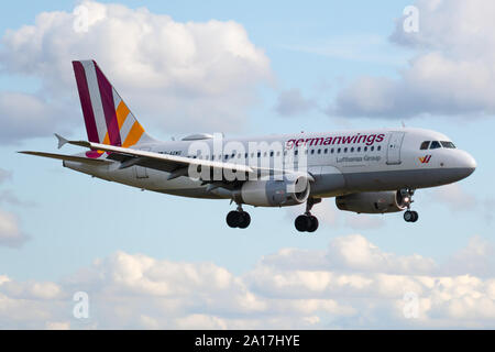 D-AGWG, 23 settembre 2019, Airbus A319-132-3193 atterraggio a Parigi Roissy airport alla fine di Eurowings volo EW9404 da Dusseldorf Foto Stock