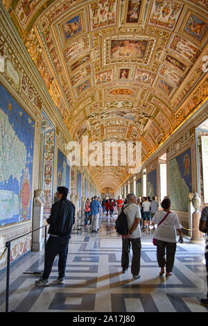 Affresco in una sala in Vaticano Musuems Foto Stock