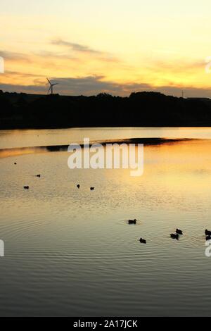 Serbatoio Ingbirchworth al tramonto Foto Stock