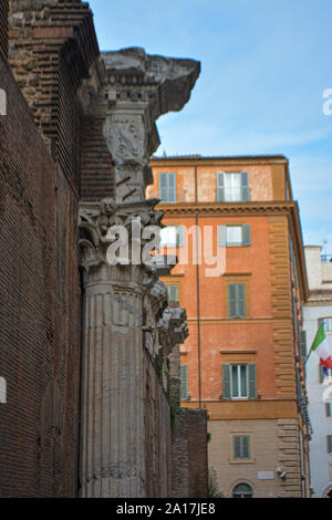 Il Pantheon e la Fontana del Pantheon di Roma, Italia. Il Pantheon la cupola è ancora il più grande del mondo di calcestruzzo di unreinforced dome. Foto Stock