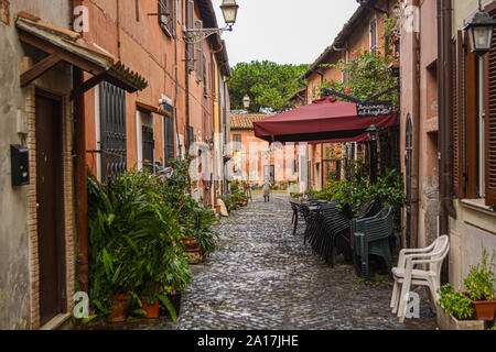 Pittoresco Street a Ostia Antica Roma Foto Stock