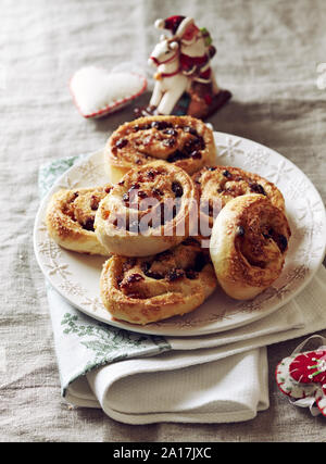 Panini dolci di Natale con il piccante ripieno di frutta Foto Stock