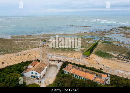 Saint Clement des Baleines, Francia - 09 Maggio 2019: vista dal programma Phare des Baleines sul tour des Baleines, uno dei più antichi fari in Francia Foto Stock