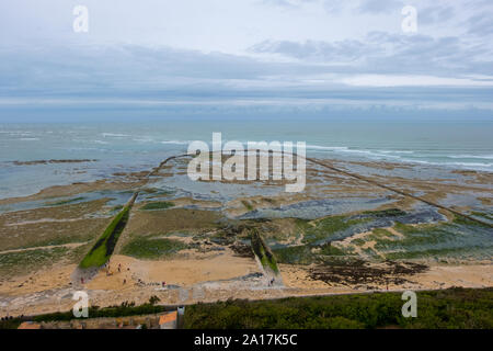 Saint Clement des Baleines, Francia - 09 Maggio 2019: vista dal programma Phare de Baleines faro sull'Ile de Re isola, Francia Foto Stock