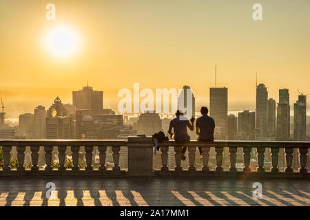 Montreal, CA - 21 Settembre 2019: Skyline di Montreal dal Belvedere Kondiaronk presso sunrise Foto Stock
