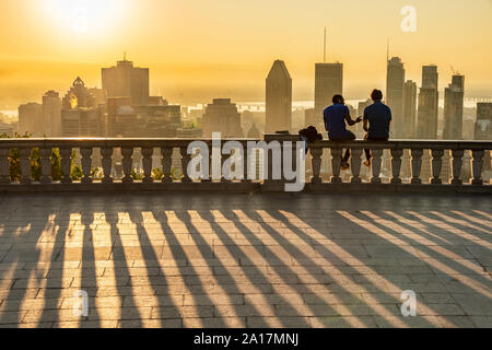 Montreal, CA - 21 Settembre 2019: Skyline di Montreal dal Belvedere Kondiaronk presso sunrise Foto Stock