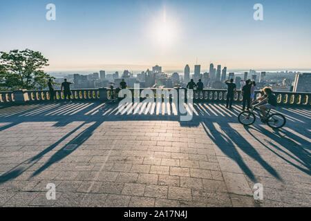 Montreal, CA - 21 Settembre 2019: Skyline di Montreal dal Belvedere Kondiaronk presso sunrise Foto Stock