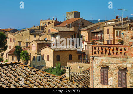 I tetti della città di San Gimignano, Toscana, Italia Foto Stock