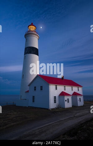 Punto Amour faro nel Labrador, Canada. Il faro è a 125 metri di altezza, il che lo rende il più alto nel Canada atlantico, e il secondo più alto in tutte le guarnizioni Foto Stock