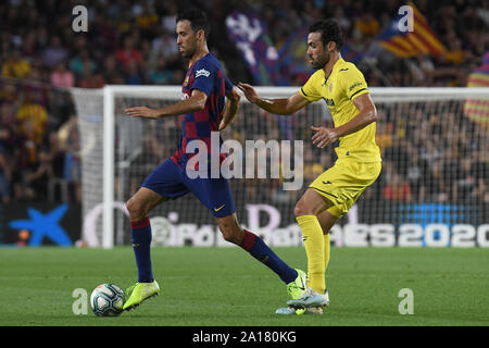 Barcellona, Spagna. 24Sep, 2019. Sergio Busquets del FC Barcelona e Vicente Iborra del Villarreal CF durante la partita FC Barcellona v Villarreal CF, di LaLiga, stagione 2019/2020, data 6. Stadio Camp Nou. Barcelona, Spagna, 24 set 2019. Credito: PRESSINPHOTO/Alamy Live News Foto Stock