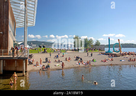 Spiaggia Tjuvholmen accanto al Astrup Fearnley Museum Foto Stock