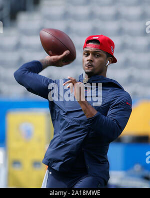 Settembre 22, 2019 Houston Texans quarterback Deshaun Watson (4) si riscalda prima di NFL Game tra il Los Angeles Chargers e Houston Texans alla dignità Salute Sport Park di Carson, California. Charles Baus/CSM. Foto Stock