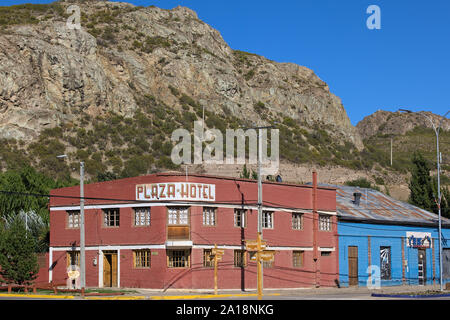 Il Cile Chico, Cile - 21 febbraio 2016: Plaza Hotel all'angolo delle strade O'Higgins e Balmaceda in Cile Chico, il Cile il 21 febbraio 2016 Foto Stock