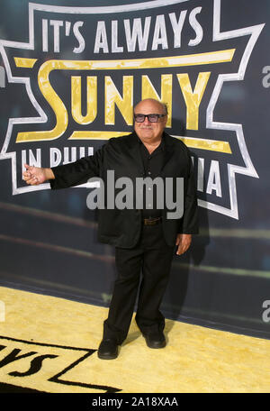 Hollywood, CA. 24Sep, 2019. Danny DeVito, alla premiere di FX 'è sempre il sole a Philadelphia' stagione 14 a TCL Chinese Theatre in Hollywood, la California il 24 settembre 2019. Credito: Faye Sadou/media/punzone Alamy Live News Foto Stock