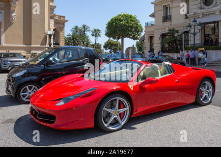 Ferrari 458 Spider - introdotto in corrispondenza del 2011 Frankfurt Motor Show. Questa variante convertibile della 458 Italia dispone di un alluminio hardtop retrattile Foto Stock