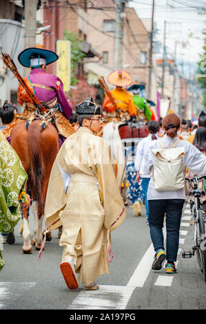 Kyoto, Giappone - 22 Ottobre 2016: Festa dell'età, un antico e autentico sfilata in costume di differenti feudale giapponese periodi. Foto Stock