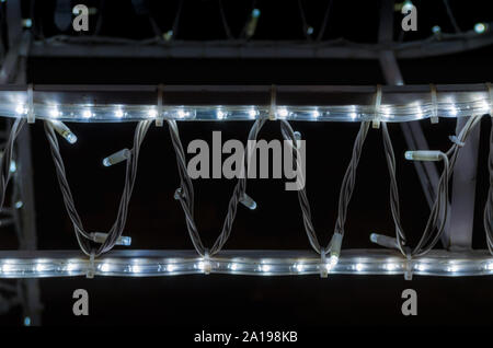 Abstract la configurazione di sfondo piccole lampade su uno sfondo nero in primo piano Foto Stock