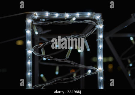 Abstract la configurazione di sfondo piccole lampade su uno sfondo nero in primo piano Foto Stock
