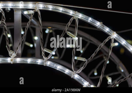 Abstract la configurazione di sfondo piccole lampade su uno sfondo nero in primo piano Foto Stock