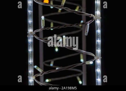 Abstract la configurazione di sfondo piccole lampade su uno sfondo nero in primo piano Foto Stock