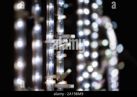 Abstract la configurazione di sfondo piccole lampade su uno sfondo nero in primo piano Foto Stock