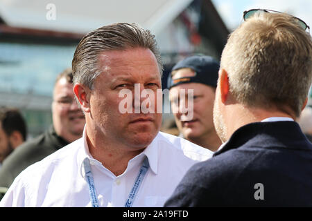 McLaren Racing Chief Executive Officer e United Autosports fondatore Zak Brown sulla griglia prima del FIA World Endurance Championship a Silverstone Foto Stock